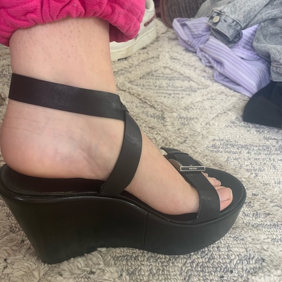 Authentic Prada platform leather sandals - Picture 4 of 4